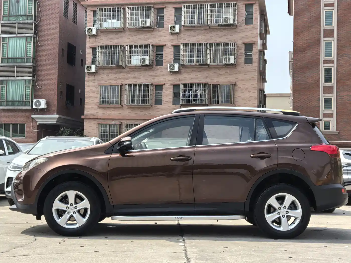 Toyota RAV4 Rongfang 2013 2.0L CVT 2WD Urban фото 3