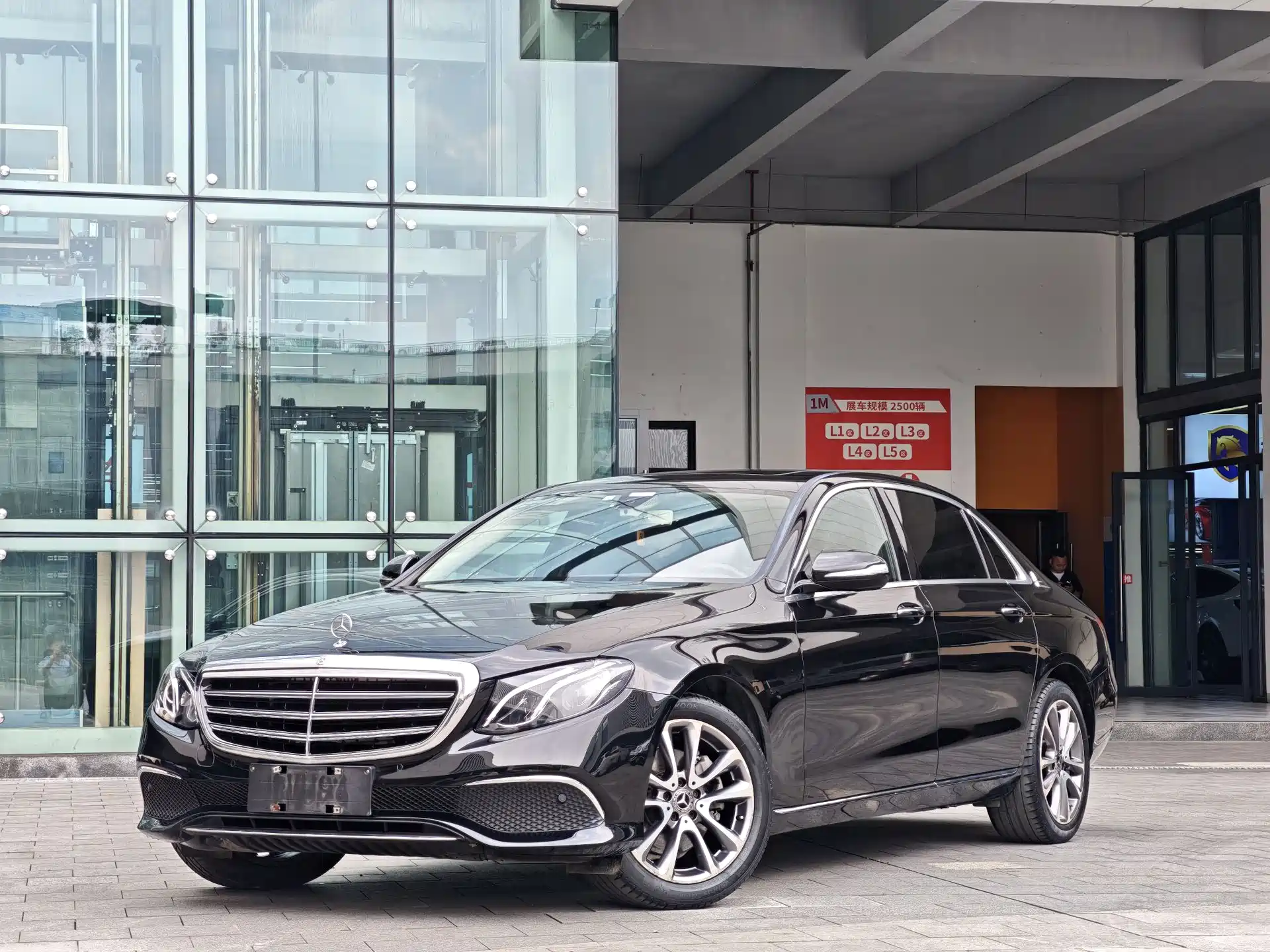 Фото 2 - Mercedes-Benz E-Class