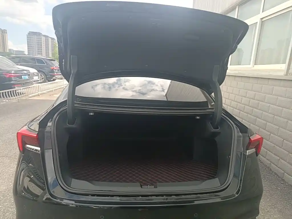 Buick LaCrosse 2026 2026 Model 28T Platinum Edition