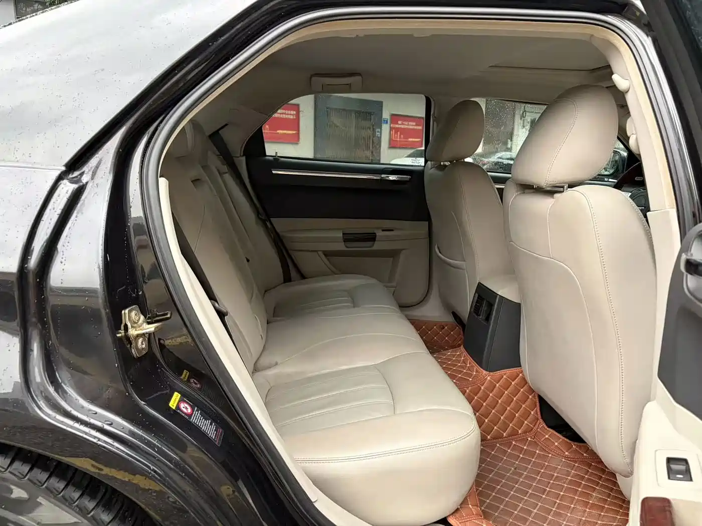 Chrysler 300C 2006 2006 Model 3.5L Luxury Navigator Edition