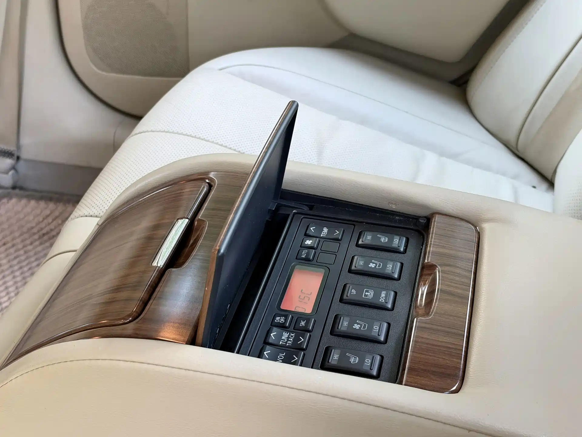 Photo 9 - Nissan Teana