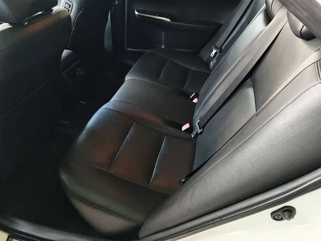 Toyota Camry 2015 2.5G Luxury Navigation Edition фото 17