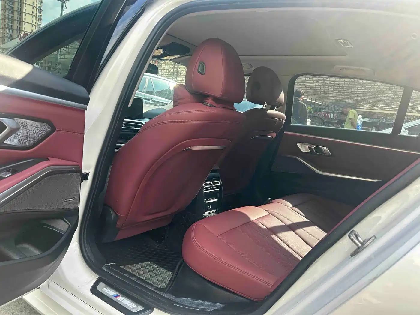 BMW 3 Series 2024 325i M Sport Shadowline Package фото 5