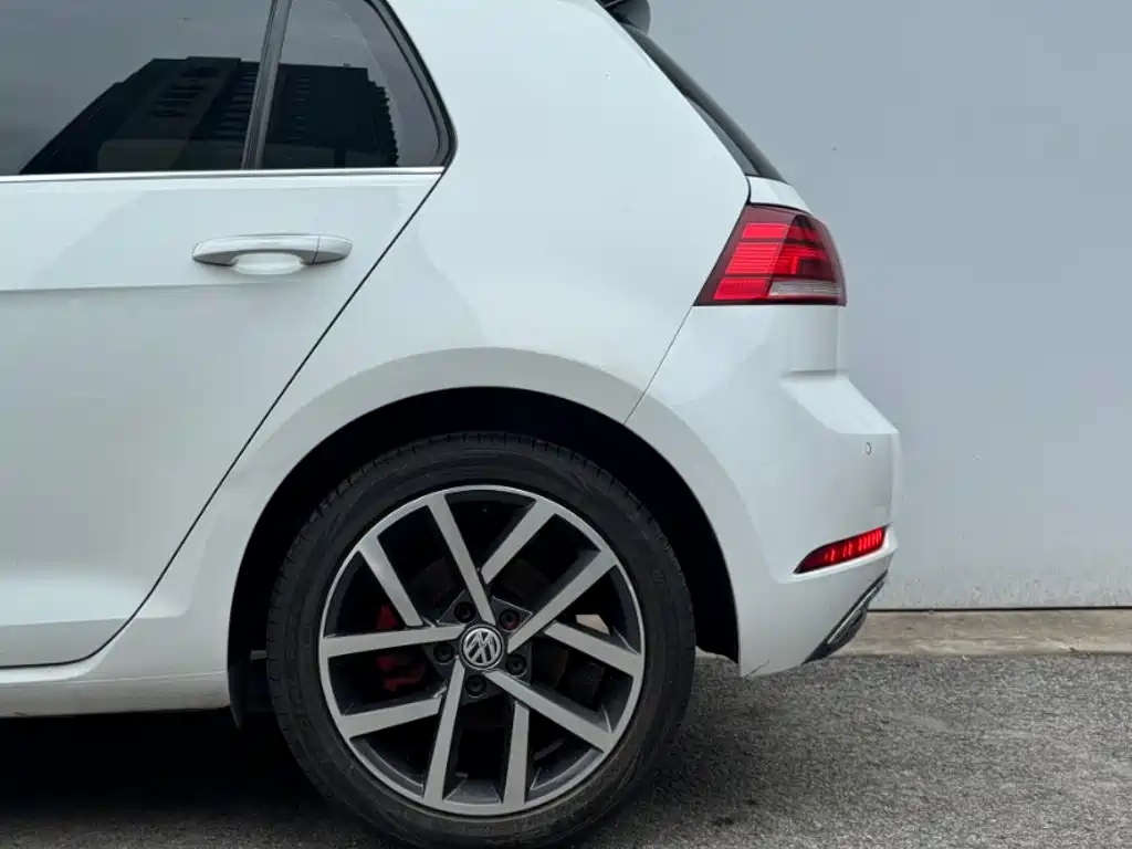 Фото 22 - Volkswagen Golf