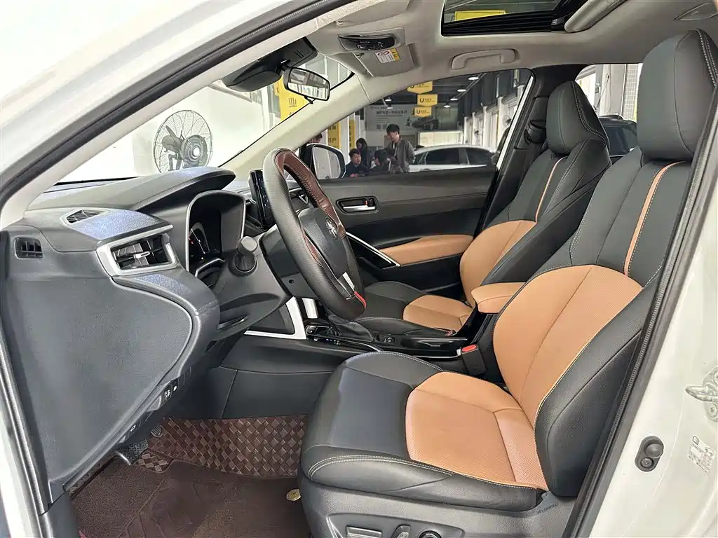 Toyota Frontlander 2023 2.0L CVT Sport Edition фото 4