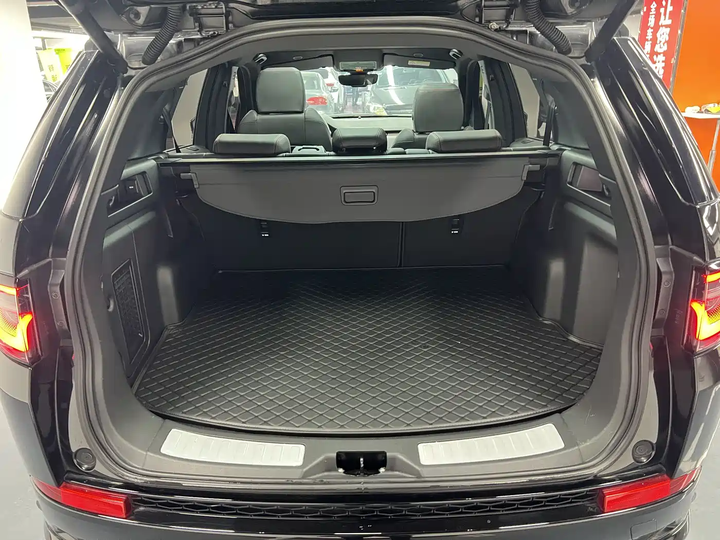 Land Rover Discovery Sport 2023 249PS R-Dynamic S Performance Version фото 10