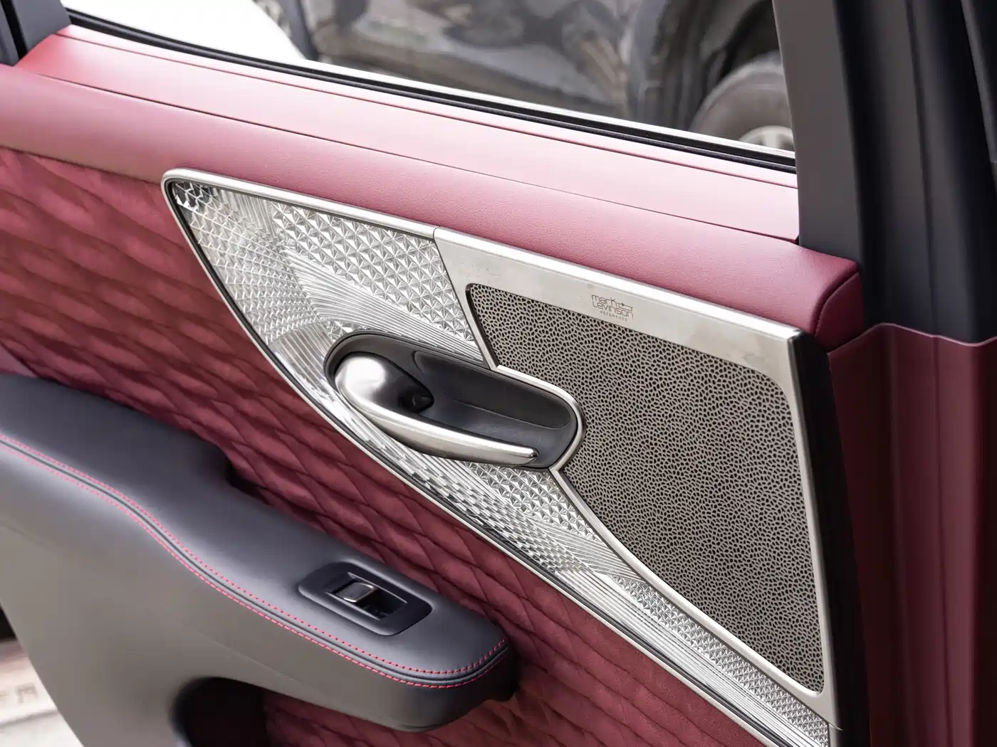 Photo 19 - Lexus LS