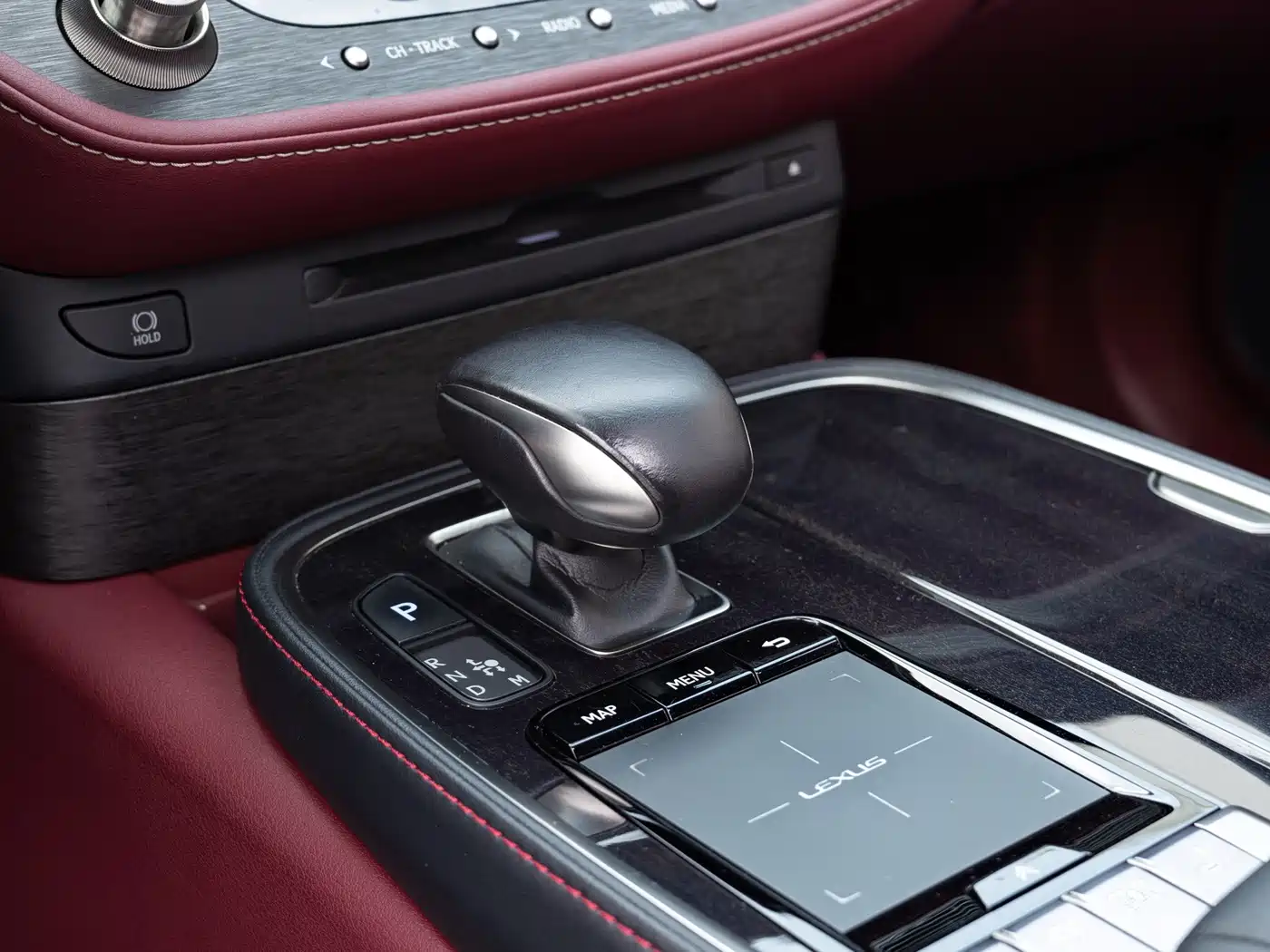 Photo 15 - Lexus LS