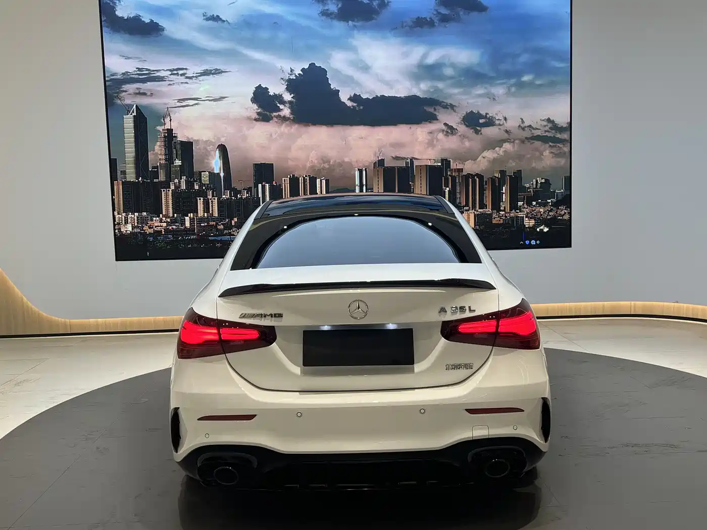 Mercedes-Benz A-Class AMG 2024 Facelift AMG A 35 L 4MATIC фото 4