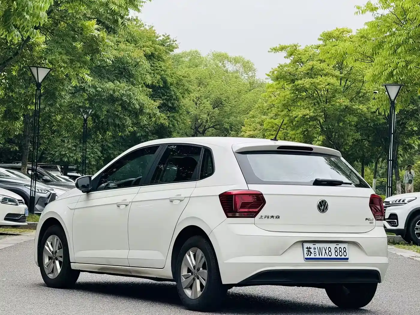 VOLKSWAGEN POLO