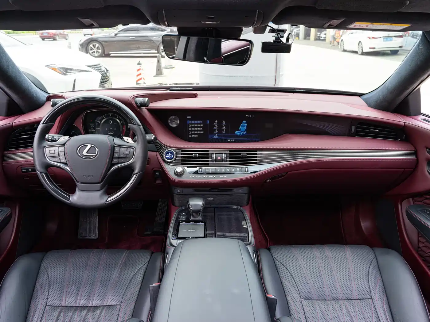 Photo 13 - Lexus LS