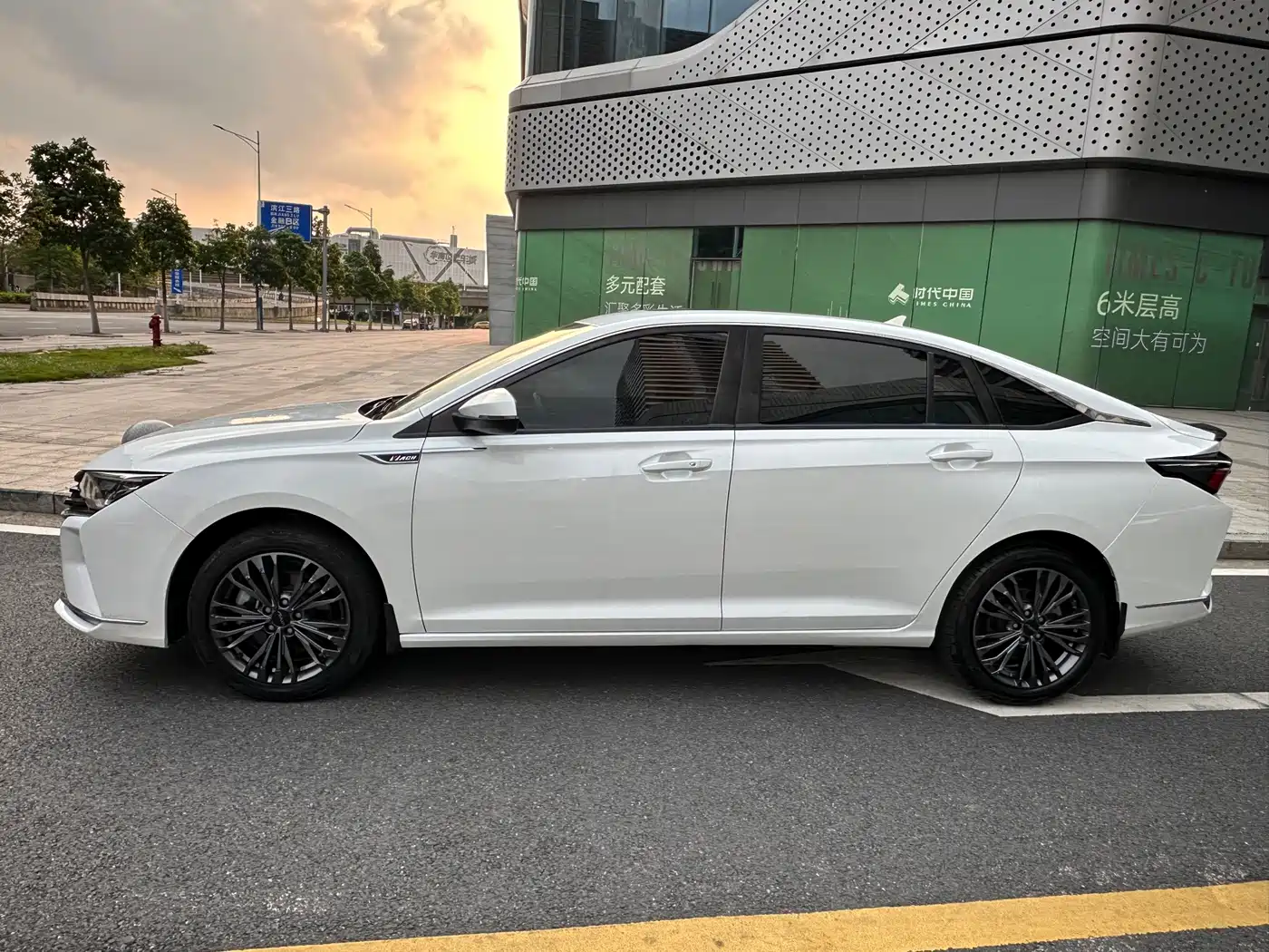Dongfeng Aeolus Yixuan MAX 2023 2023 1.5T Ultra Cool Dad Edition