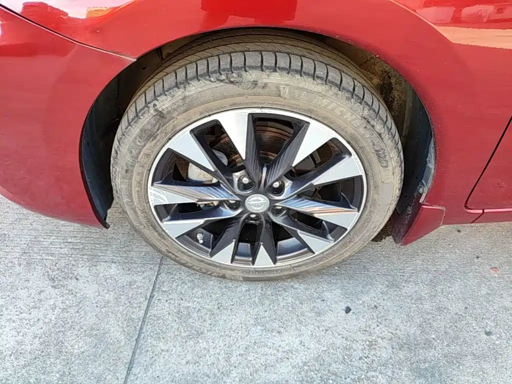 Фото 23 - Nissan Tiida
