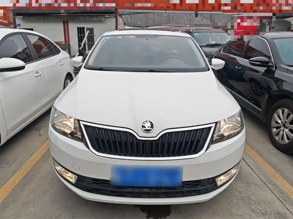 Škoda Rapid 2016 1.6L Automatic Pioneer Edition фото 3