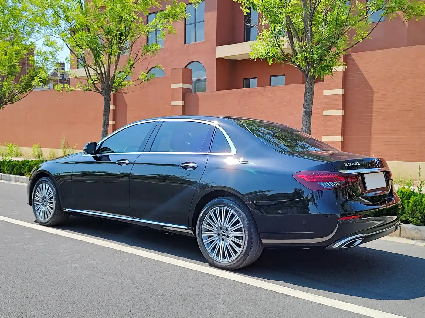 Mercedes-Benz E-Class 2023 E 300 L Fashion фото 31