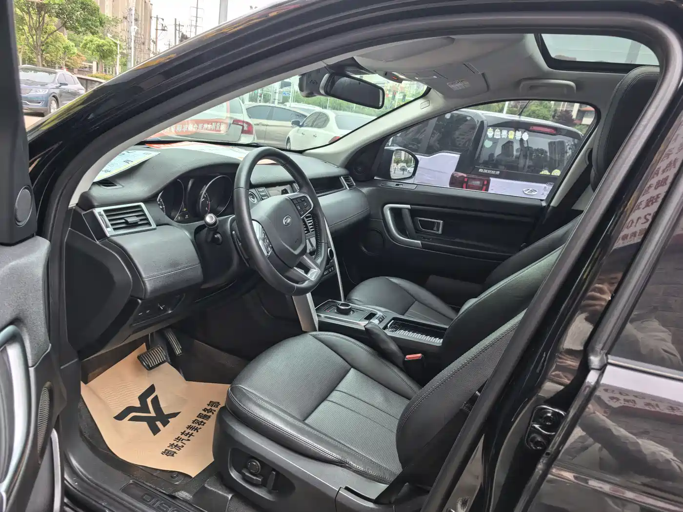 Land Rover Discovery Sport 2018 240PS SE Edition фото 4