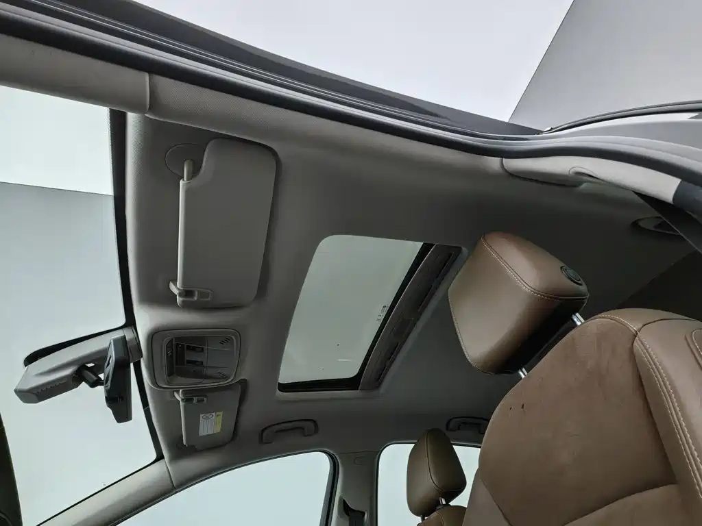 Photo 14 - Buick Regal
