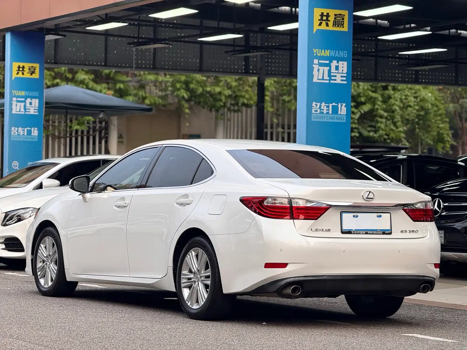 Фото 3 - Lexus ES