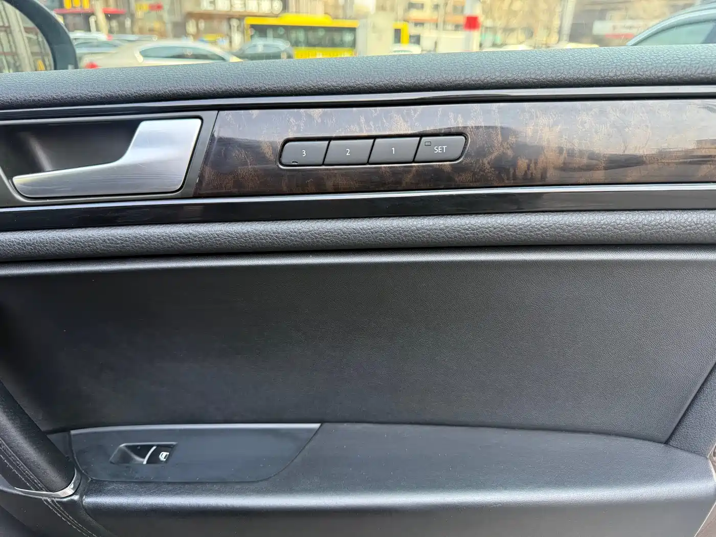 Volkswagen Touareg 2012 R-Line High Spec фото 9
