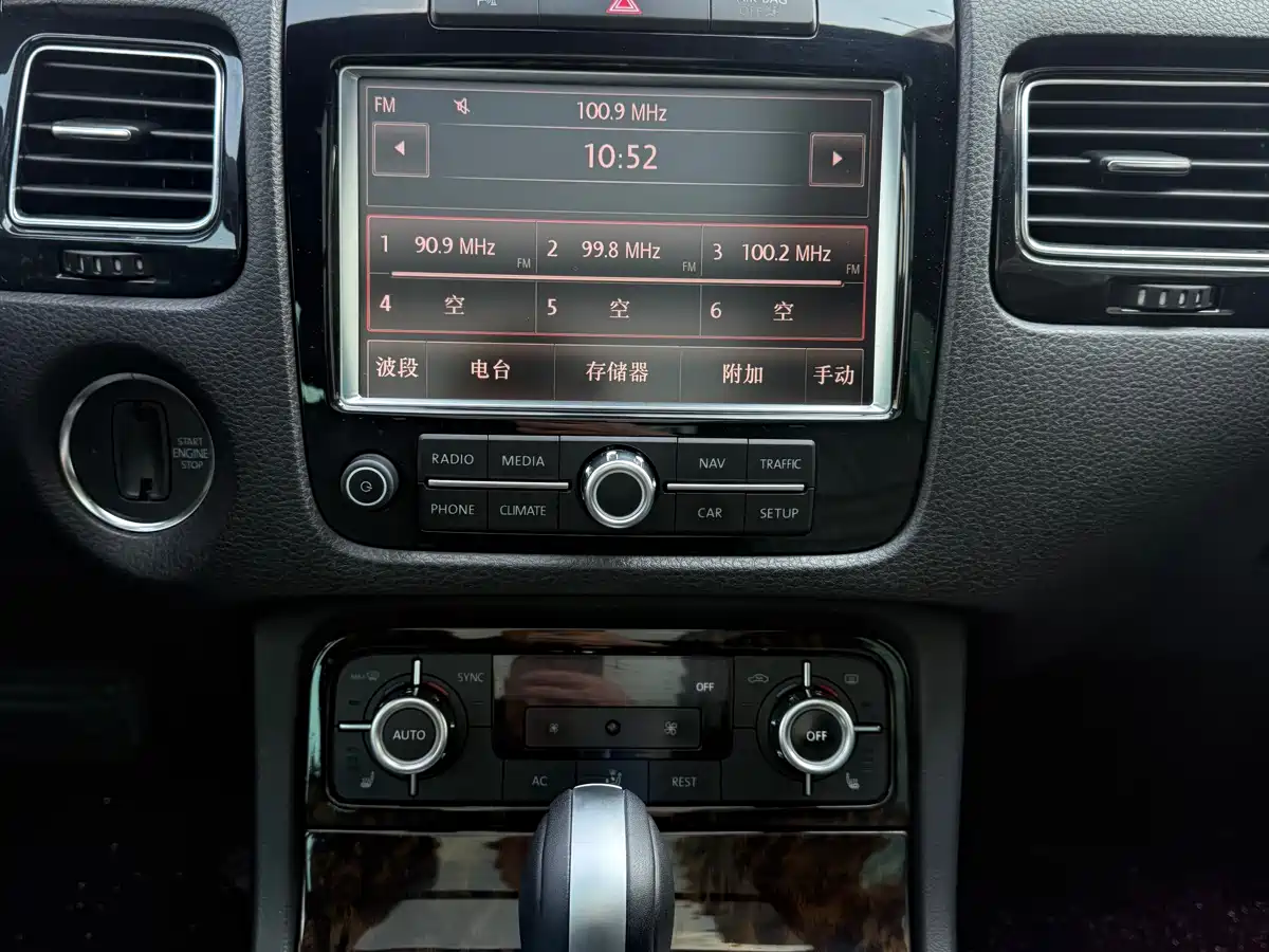 Volkswagen Touareg 2012 R-Line High Spec фото 17