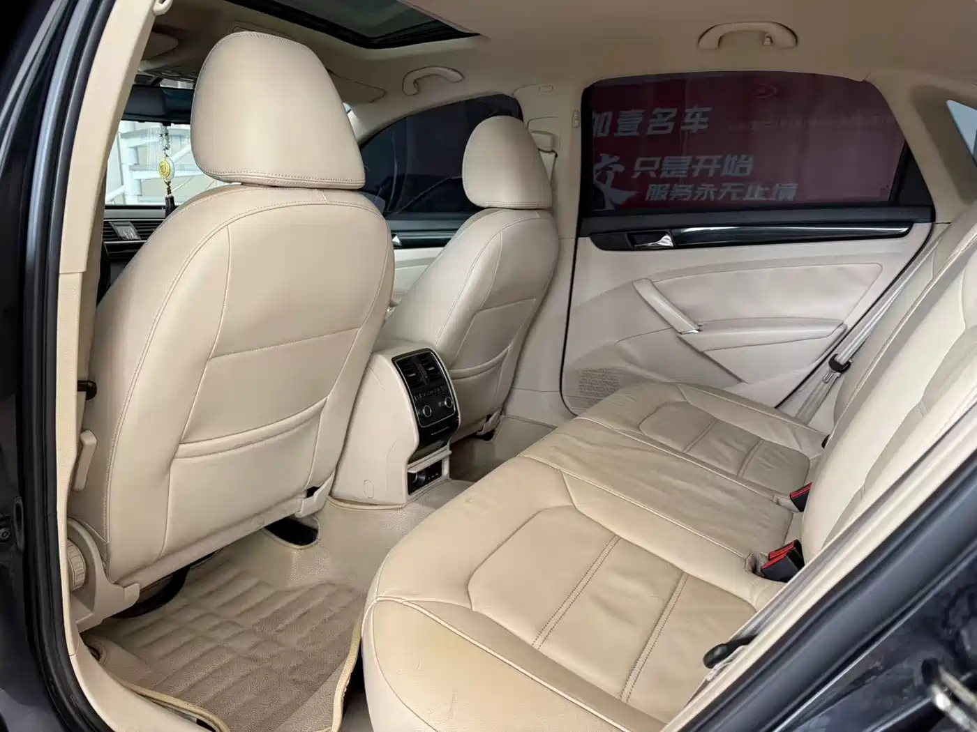 Volkswagen Passat 2014 1.8TSI Automatic Honor Edition фото 7