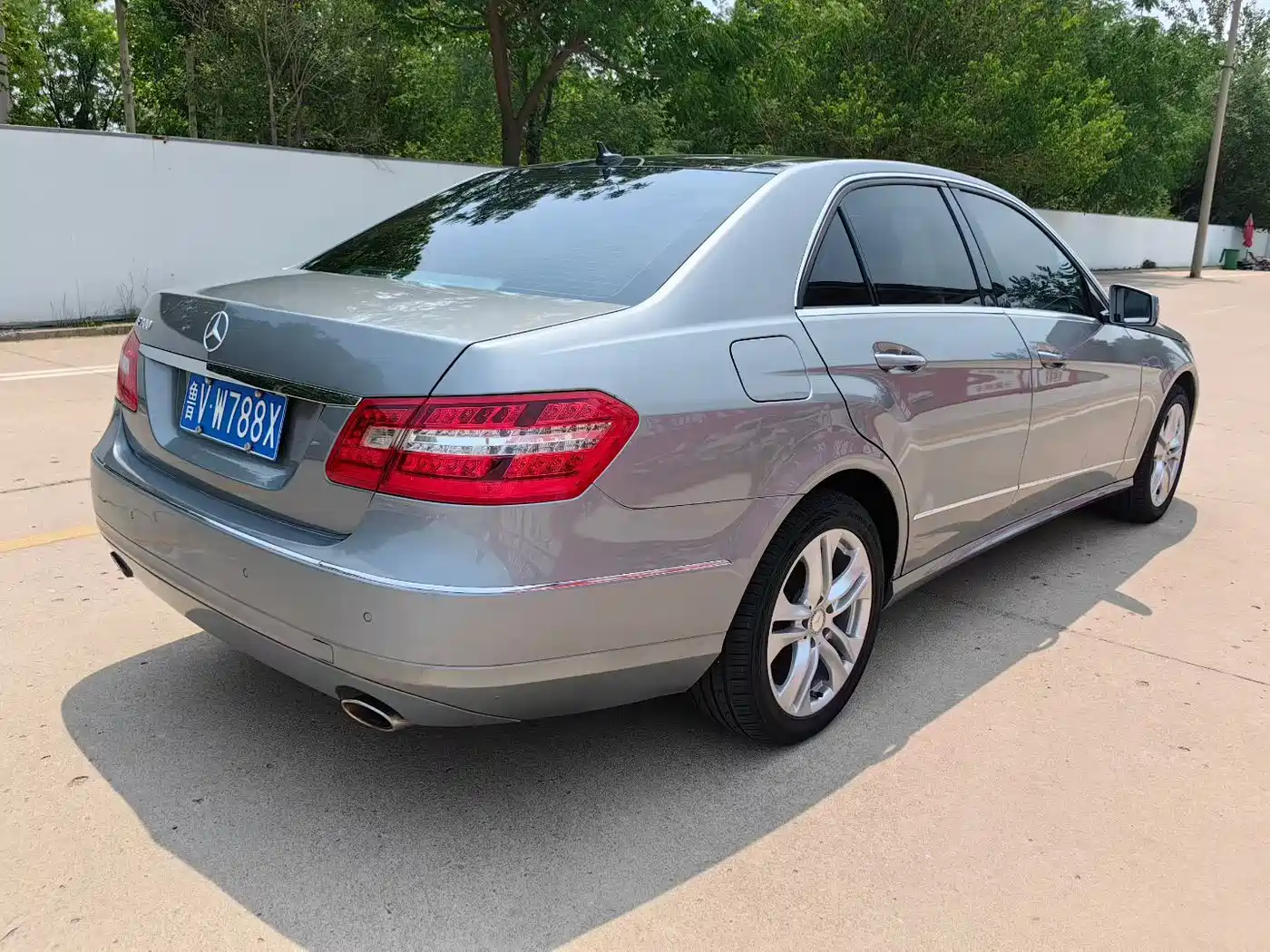 Mercedes-Benz E-Class (Import) 2010 Model E 300 Elegance Luxury Edition фото 4