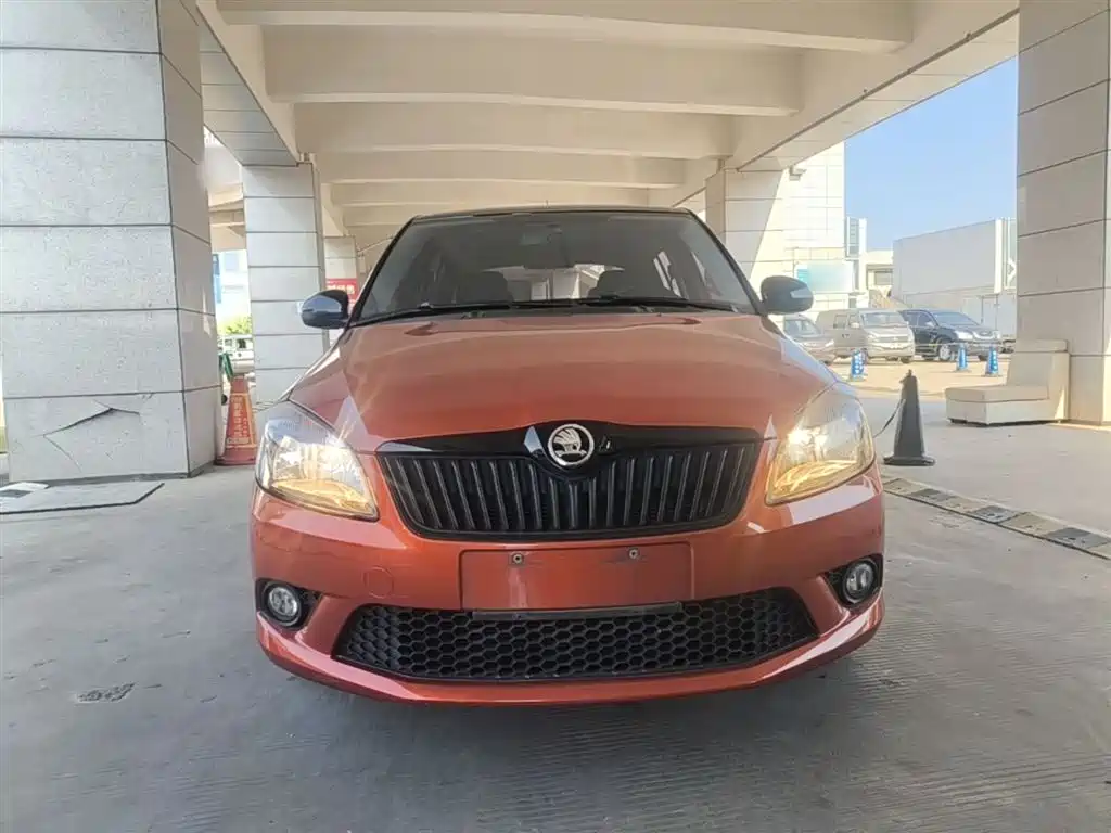 Škoda Fabia 2014 1.6L Automatic Sport Edition фото 3