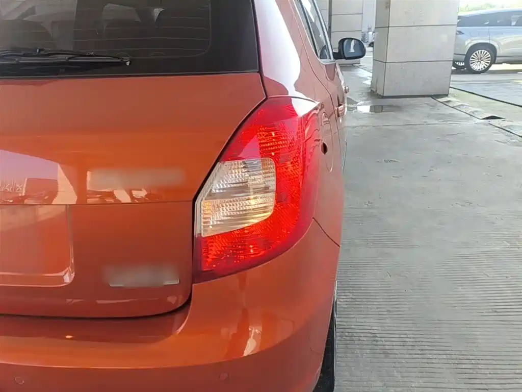 Škoda Fabia 2014 1.6L Automatic Sport Edition фото 8