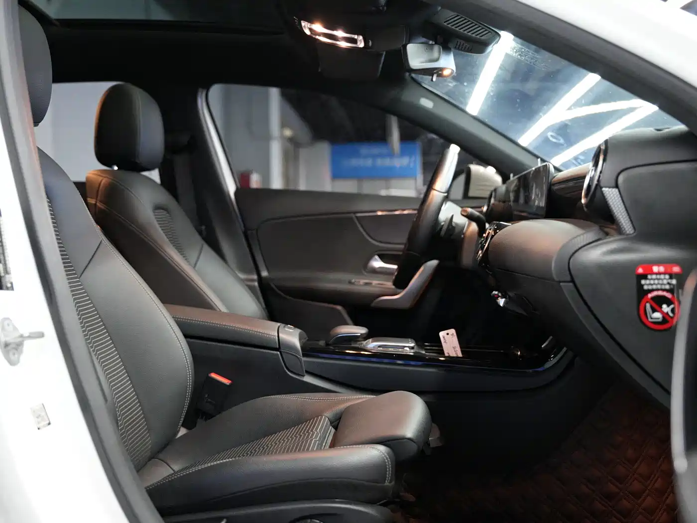 Mercedes-Benz A-Class (Import) 2019 A 200 Dynamic Version фото 14