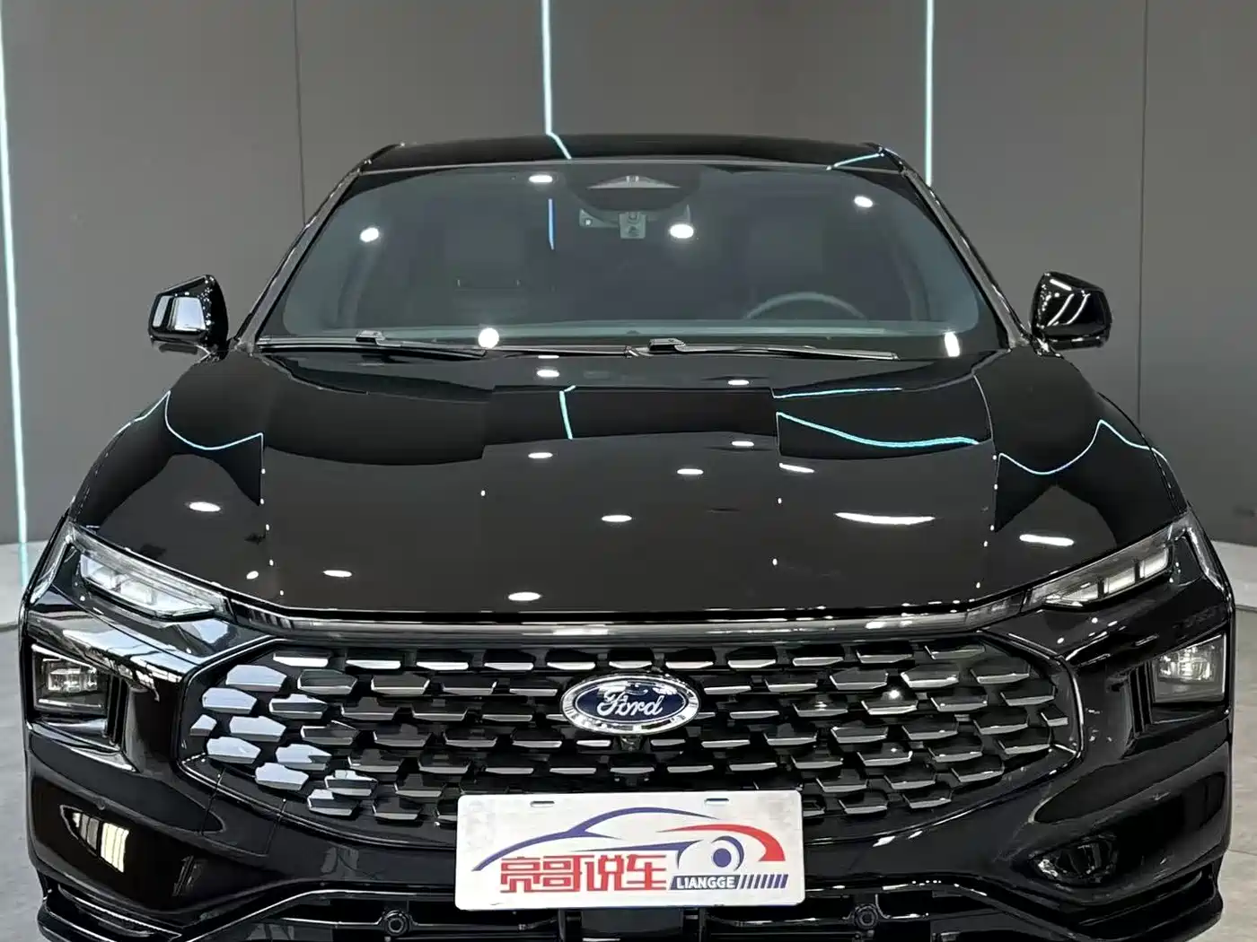 Ford Mondeo 2025 2.0T EcoBoost Premium фото 2