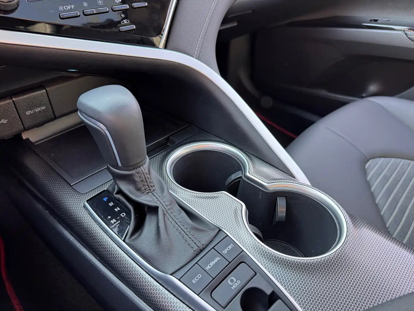 Toyota Camry 2022 2.0S Knight Edition фото 17