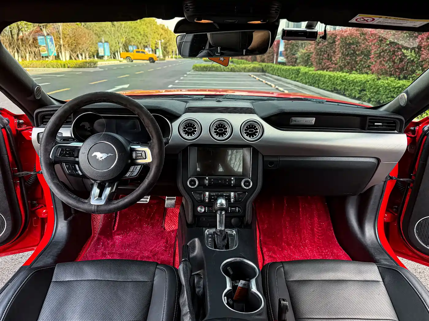 FORD MUSTANG
