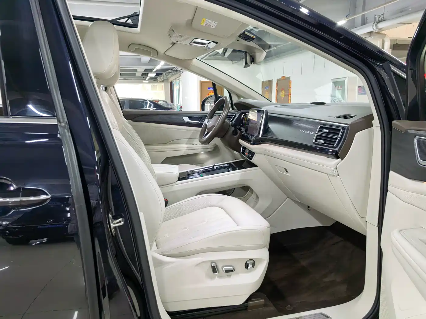 Volkswagen Viloran 2022 380TSI Premium Edition фото 28