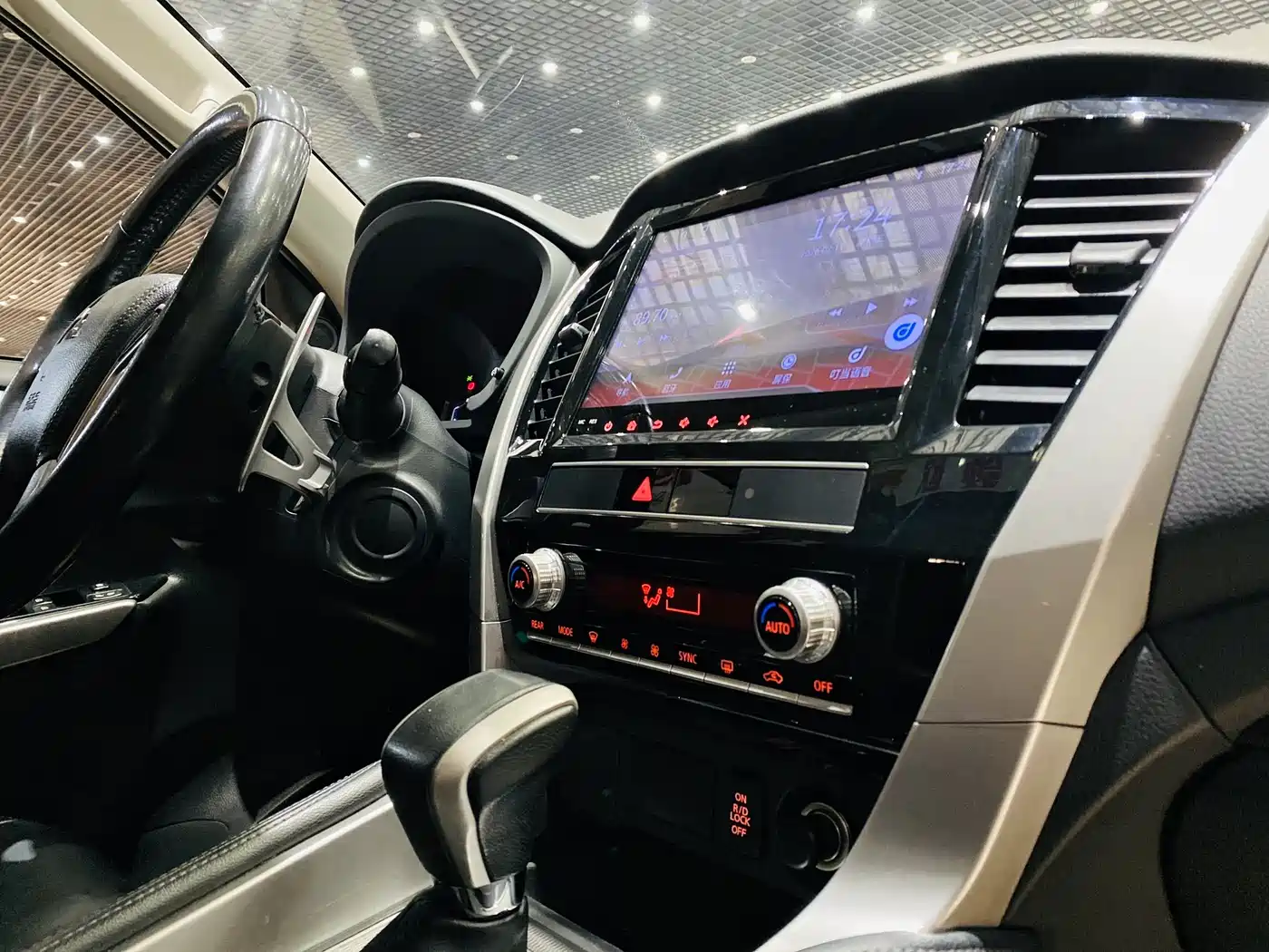 Mitsubishi Pajero Sport (Import) 2020 3.0L Luxury Edition фото 7