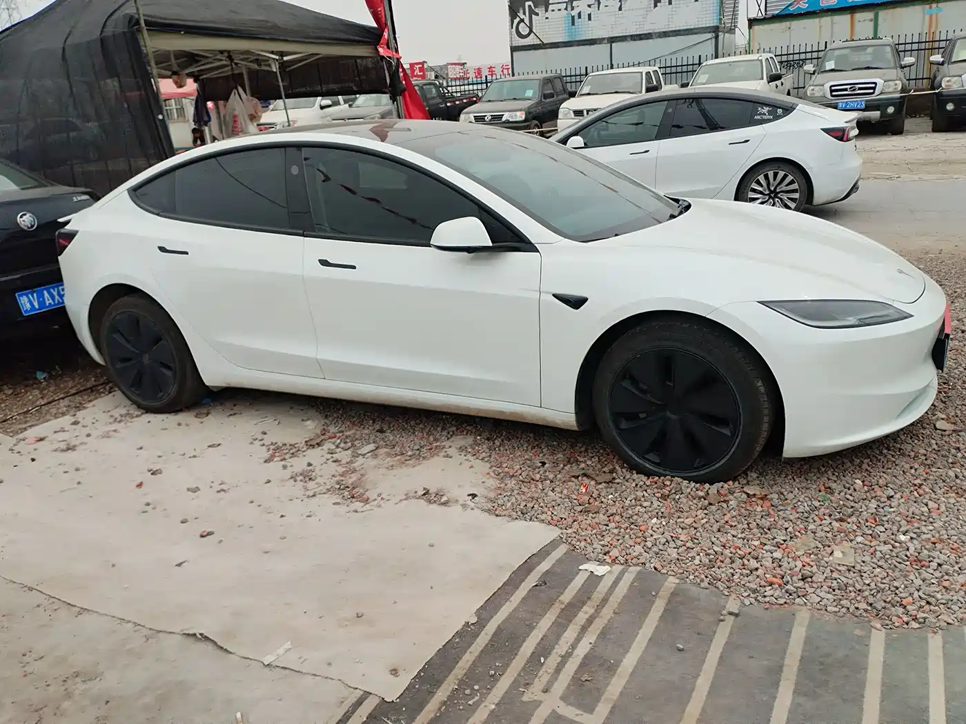 TESLA MODEL 3