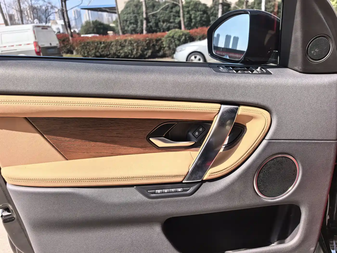 LAND ROVER DISCOVER SPORTS