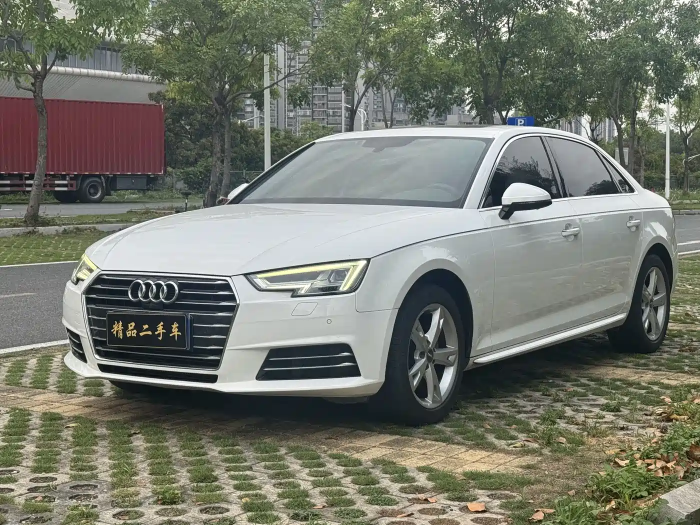 Audi A4L 2017 Plus 40 TFSI Fashion фото 2