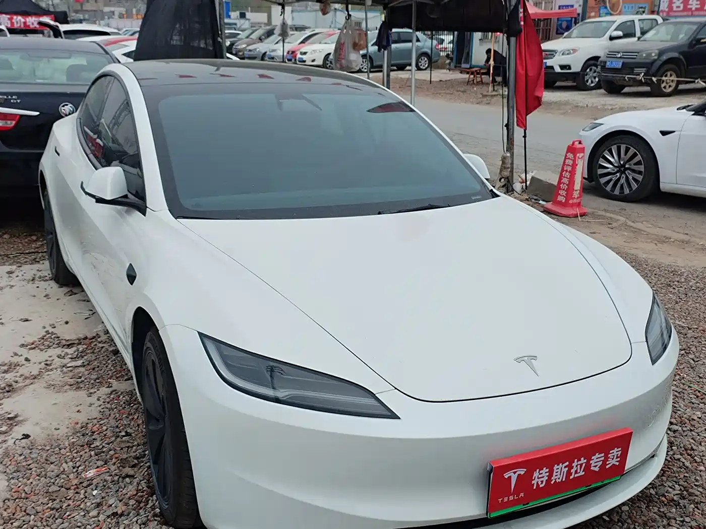 TESLA MODEL 3