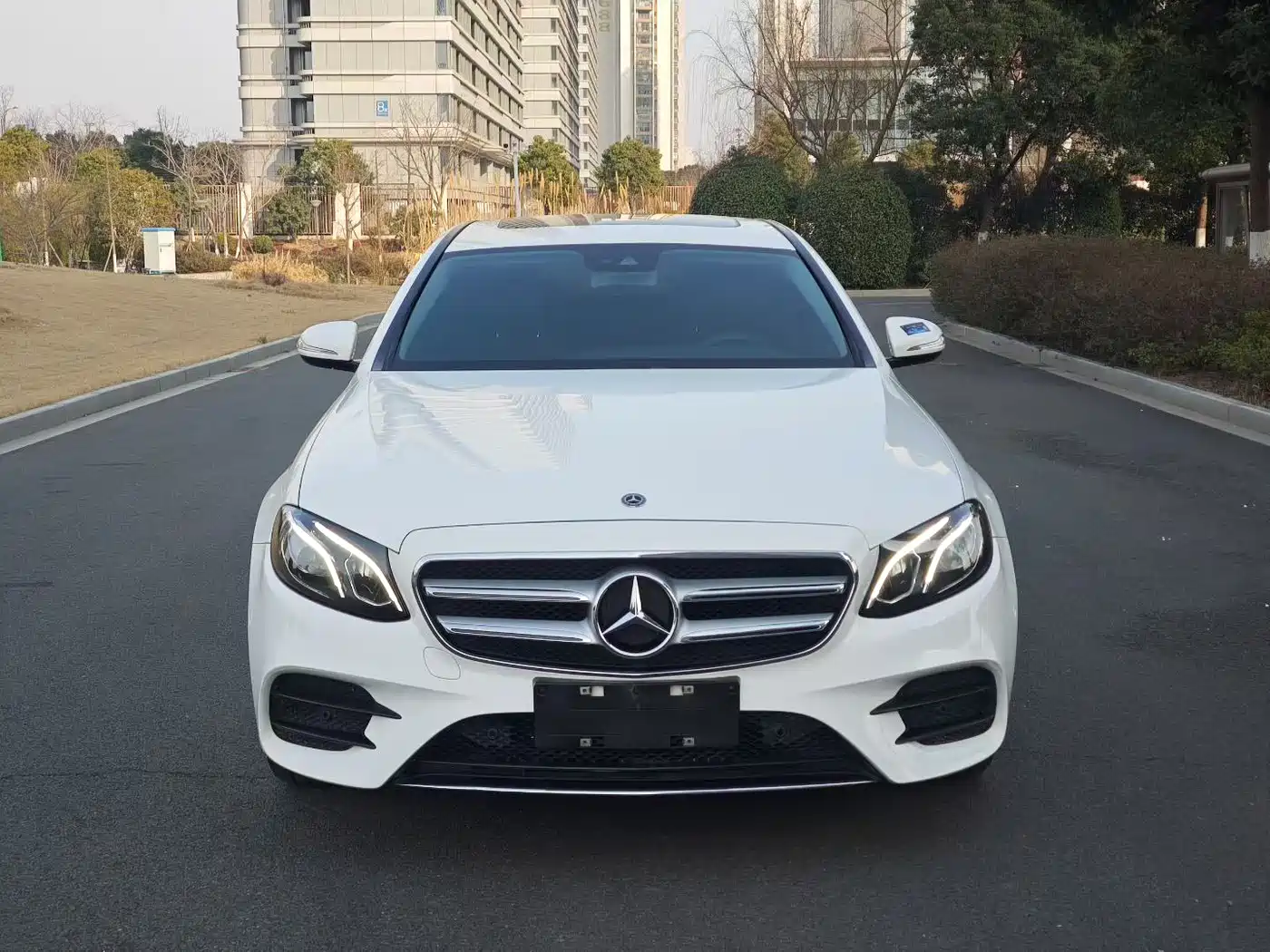 Mercedes-Benz E-Class 2016 E 200 L Sport Type фото 2