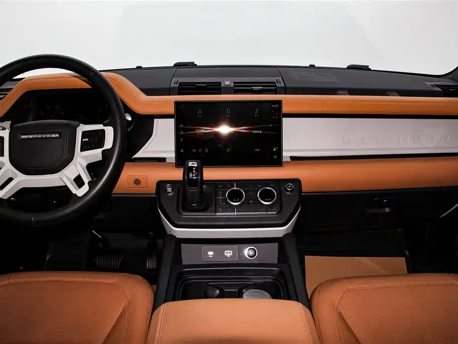 Land Rover Defender 2023 Facelift 110 3.0T P400 Dark Special Edition фото 14