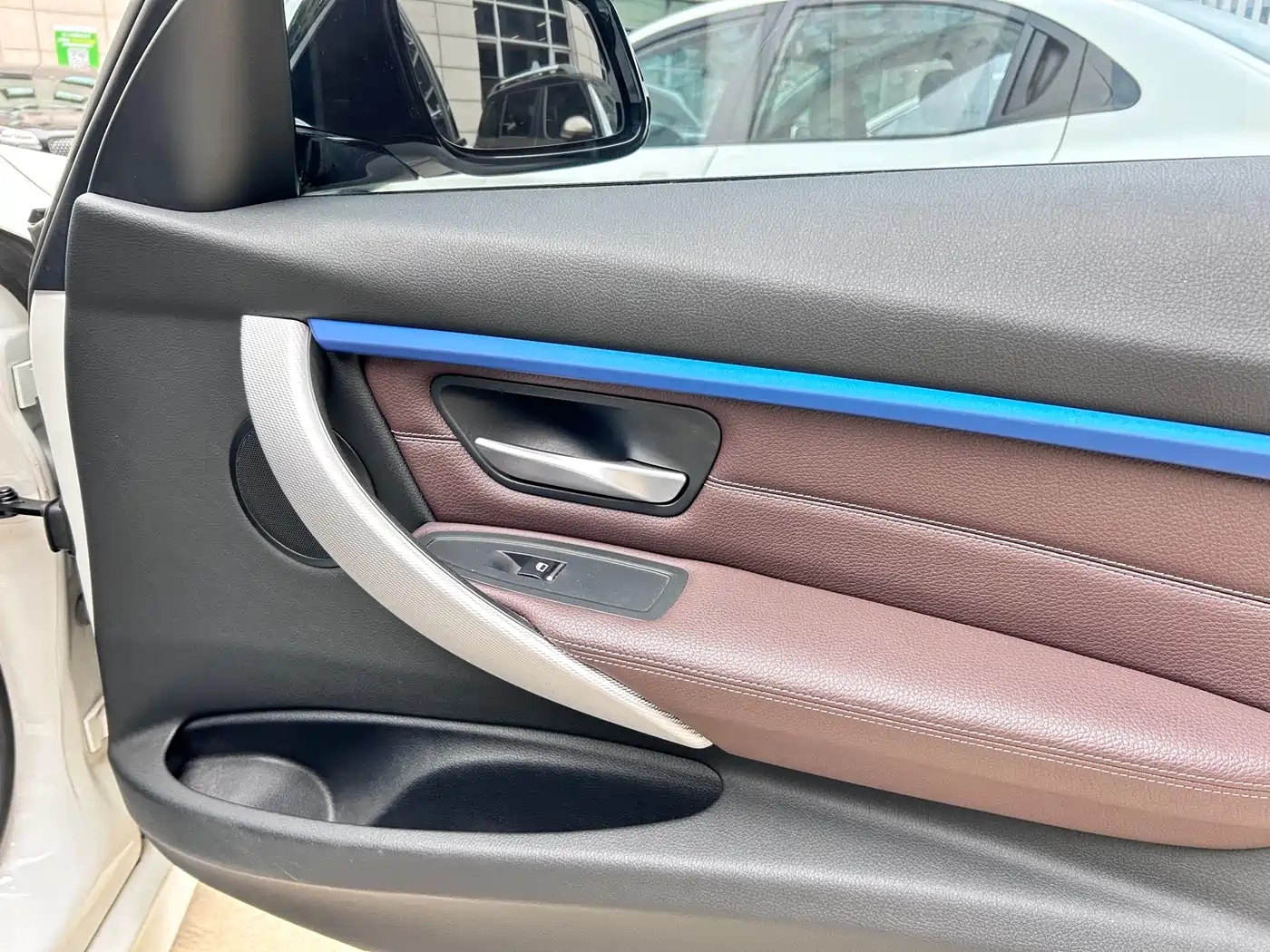 BMW 3 Series 2019 320i M Sport Package фото 10