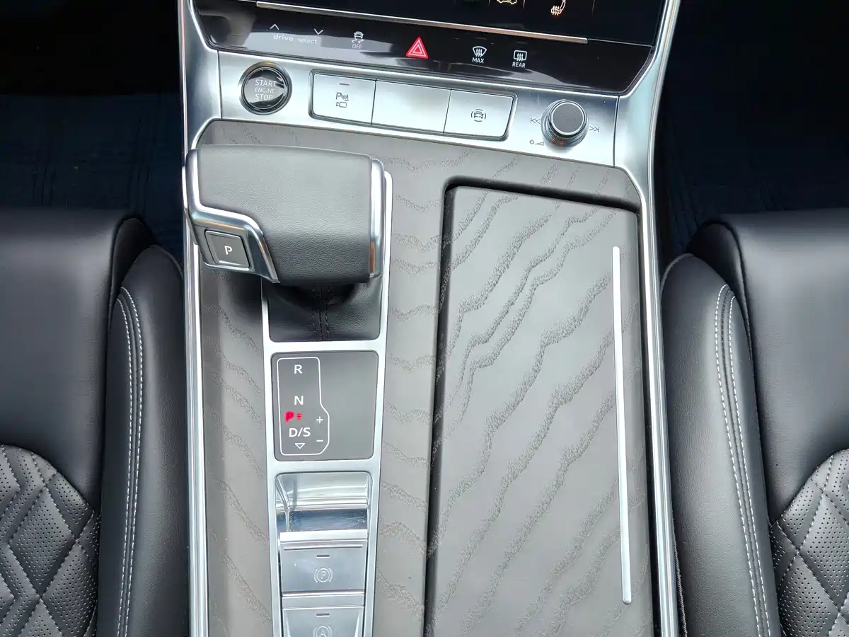 Audi A6L 2025 55 TFSI quattro Exclusive Sport фото 15