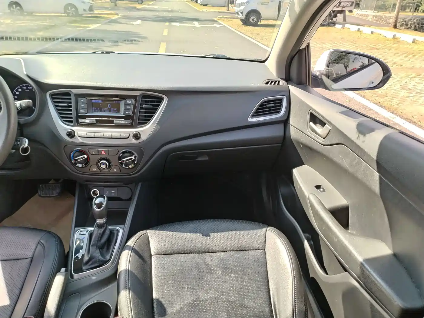 Hyundai Verna 2016 1.4L Automatic Cool Edition GLS фото 5