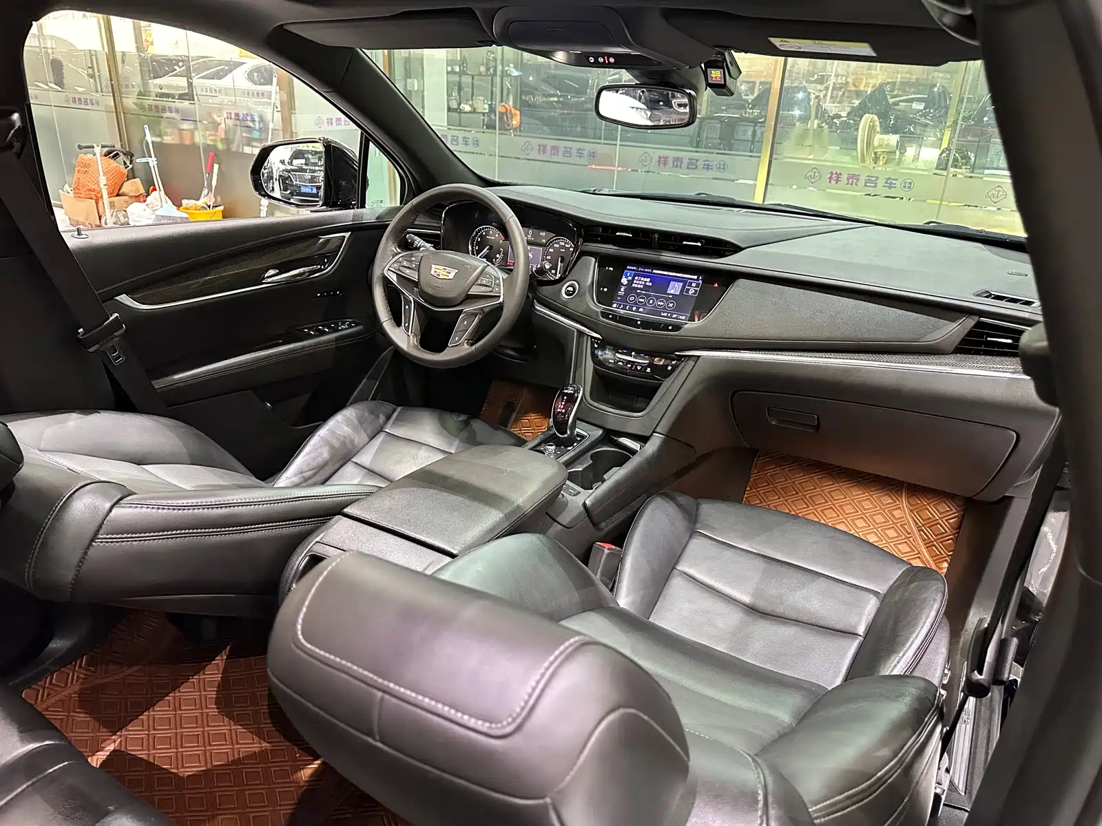 Фото 10 - Cadillac XT5