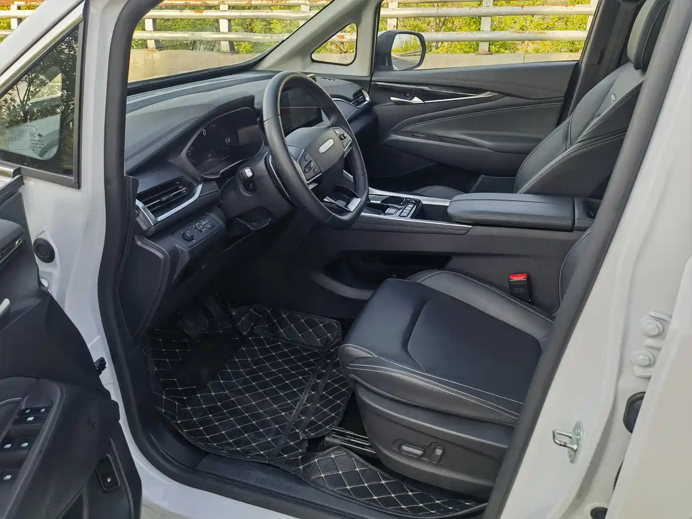 SAIC Maxus Maxus G50 2023 PLUS 1.5T Automatic Escort Edition фото 7