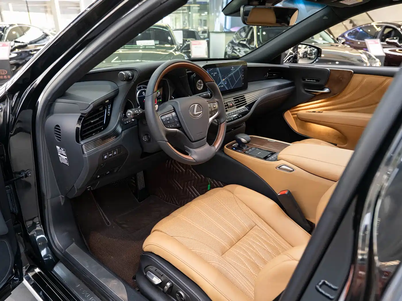 Photo 9 - Lexus LS