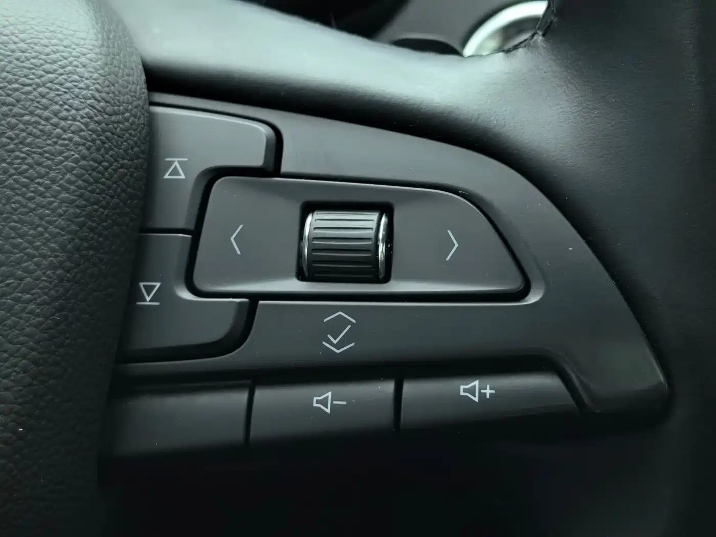 Cadillac XT4 2018 Model 28T 2WD Luxury фото 19