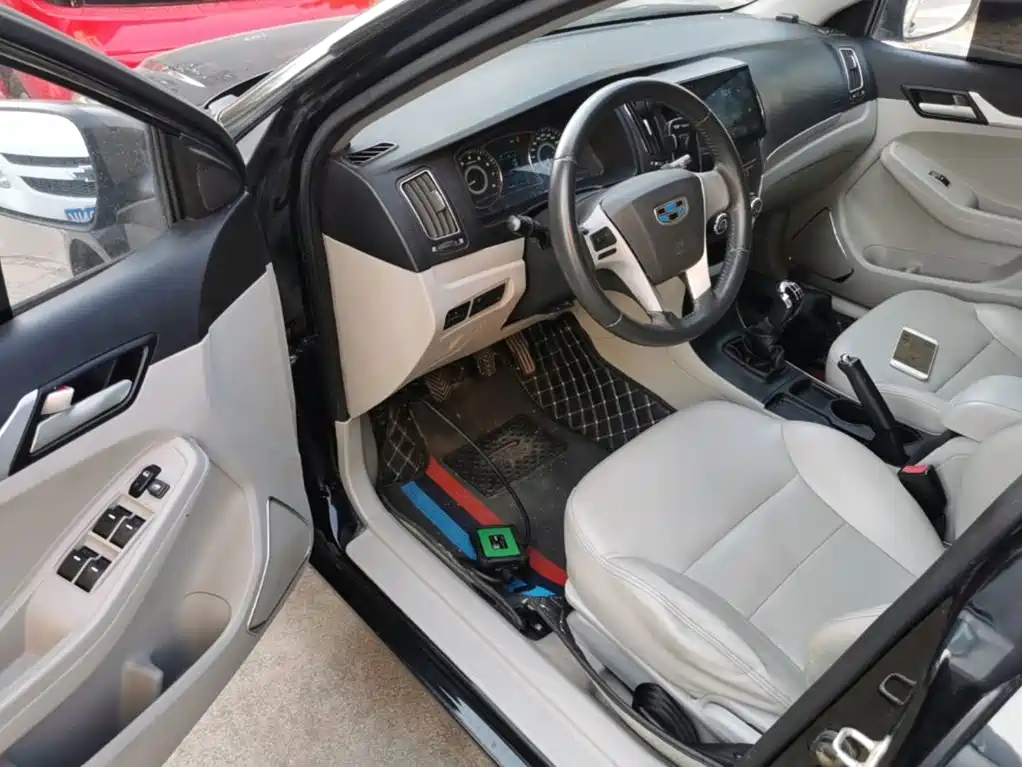 Фото 15 - Geely Vision