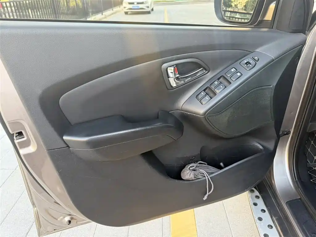 Hyundai Beijing Hyundai ix35 2015 2.0L Automatic 2WD Smart China V фото 22