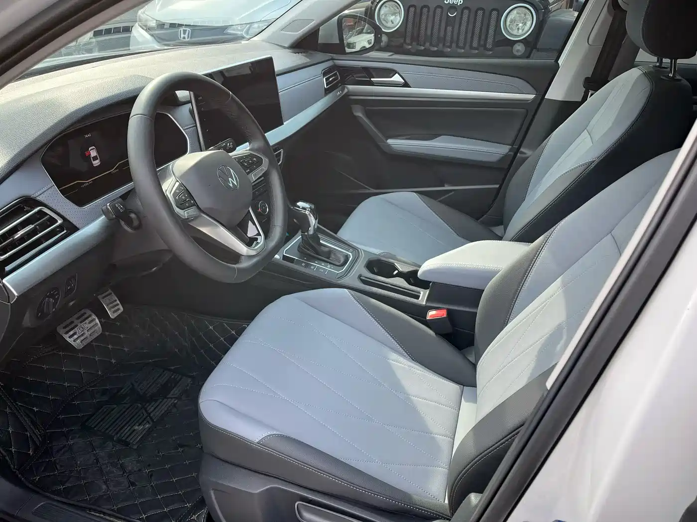 Volkswagen Lavida 2023 1.5L Auto Five Million Edition фото 9